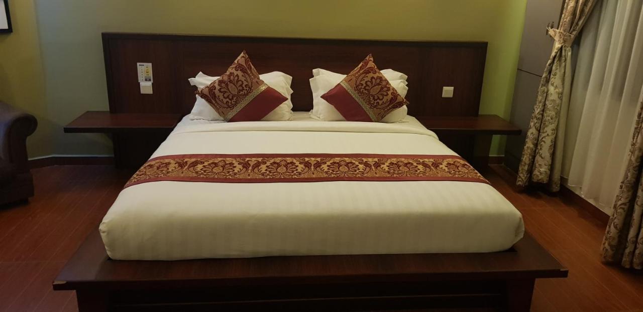 Oyo首都o 89938 先驱酒店 Malacca 外观 照片